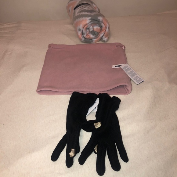 💝 Cozy Fleece Gift Bundle - Picture 2 of 5